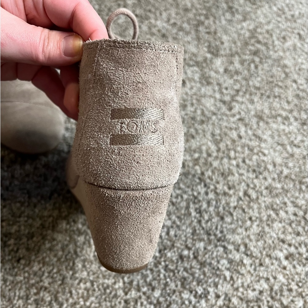 TOMS Suede Lace Up Wedge Booties - Size 8 - Picture 8 of 10